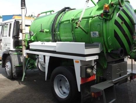 w&oacute;z asenizacyjny